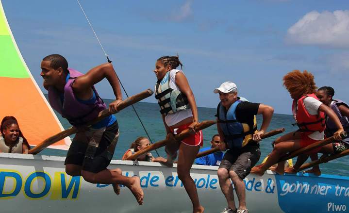 Initiez-vous au gommier, embarcation traditionnelle.